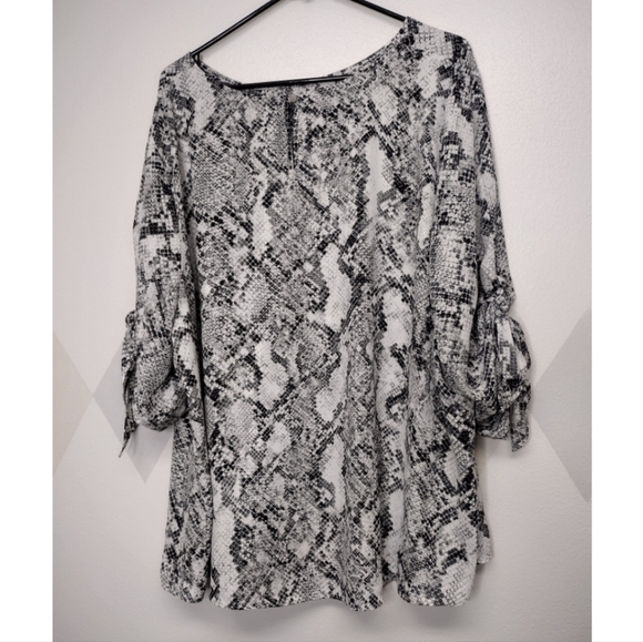 Worthington Black and White Relaxed 3/4 Sleeve Blouse - Picture 2 of 10
